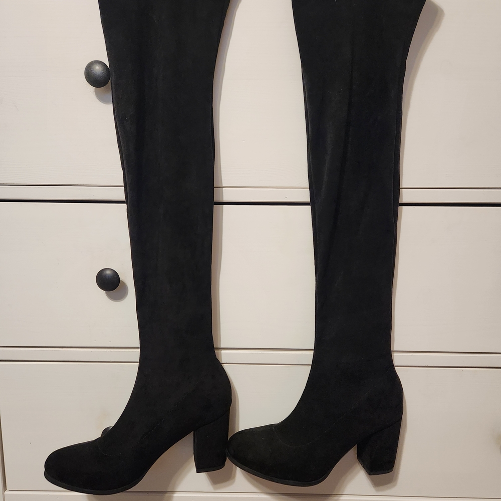 Stylish Black Over-the-Knee Boots